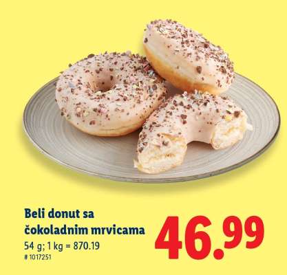 Beli donut sa čokoladnim mrvicama